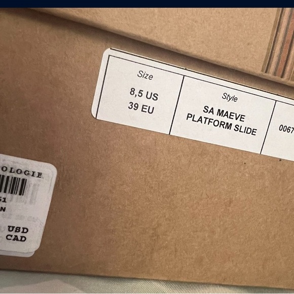 8.5 Tan-Brown woman’s platform slides. New. Original price $160. - Picture 1 of 5